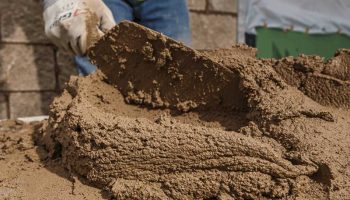 Cât nisip trebuie să adăugați pentru a face betonul solid?
