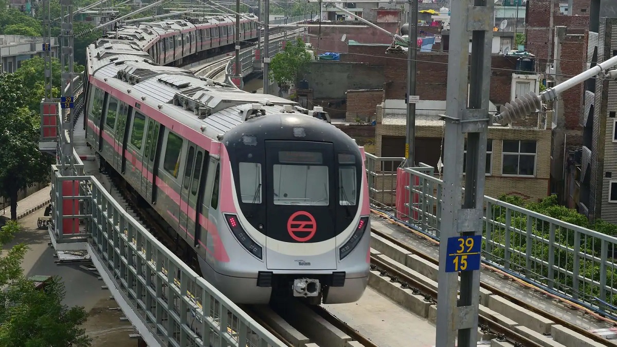 Pink Line metroul Delhi astăzi
