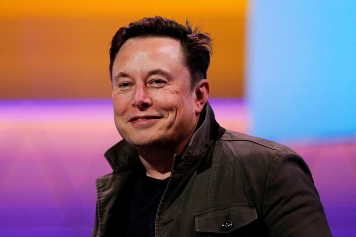 Elon Musk spune că vor fi conturi verificate de Twitter 