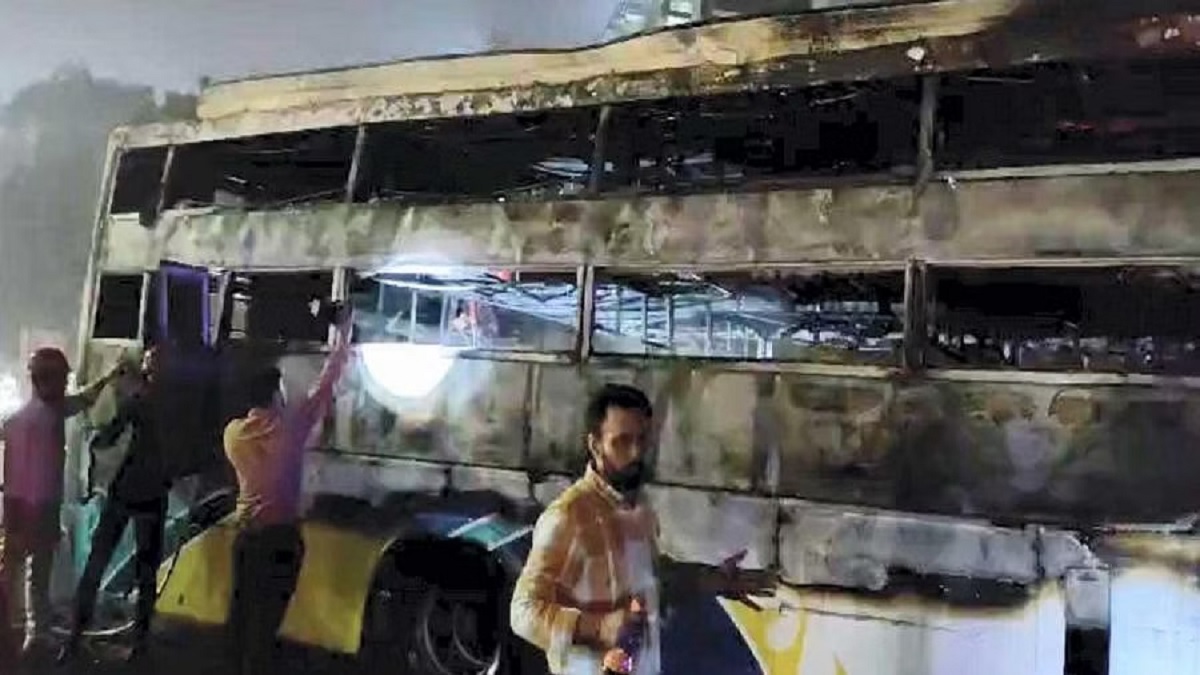 Autobuzul de dormit ia foc pe autostrada Delhi-Jaipur