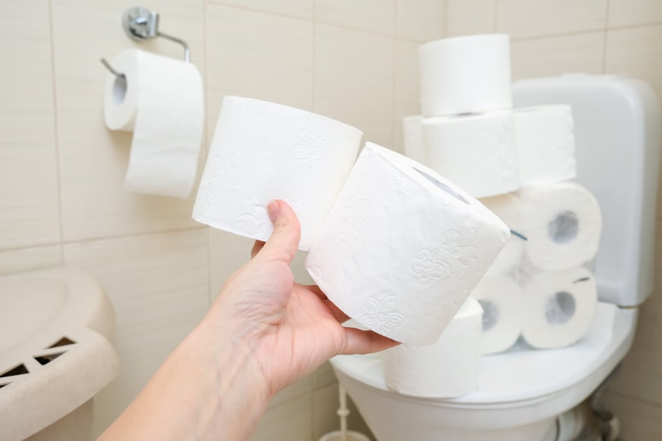 Nu numai bună pentru utilizare în baie: hârtia igienică din frigider ajută împotriva mirosurilor neplăcute.